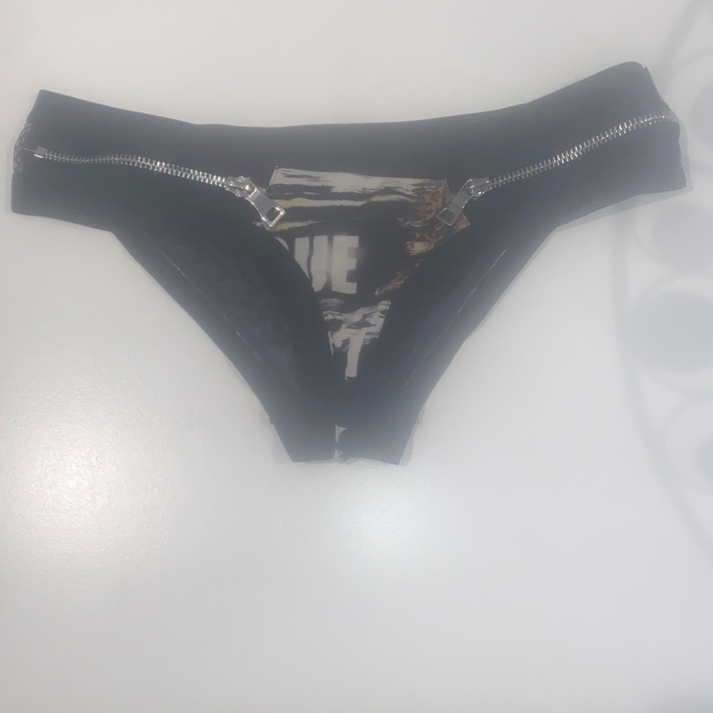 Victoria’s secret balm sun loves Black Zipper Detail Bottoms